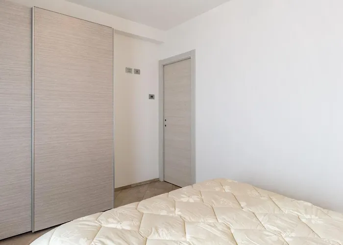 Girasole - Gla128 By Interhome جيرا لاريو